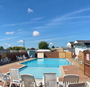 Winchelsea Beach Holiday Home - Pool & Beach